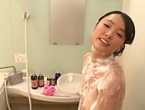 Erotic cutie Ai Yuzuki showcases her curves in a tub