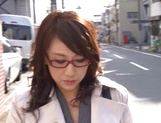 Kondou Ikumi mature Asian babe in glasses in masturbation action