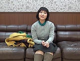 Asian milf, Hiroko Tajima fucked on the couch and made to swallow