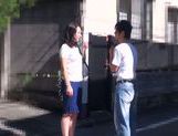 Japanese MILF cums from a vibrator and gives head in a car
