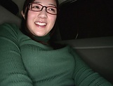 Cute babe Suzuhara Emiri in kinky sexual action in the car picture 11