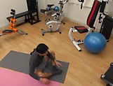 Bubble-asses Japanese girl tempted by her instructor in the gym