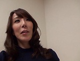 Mature Reiko Sawamura gives steamy blowjob