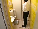 Oda Shiori is sucking cock in the toilet