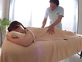 Shinozaki Kanna is getting a pussy massage